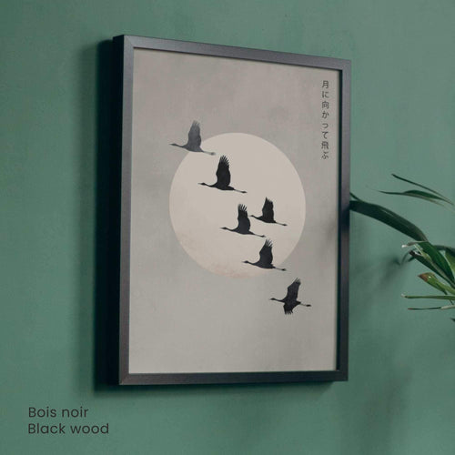 Affiche Japonaise – Voler vers la Lune | Poster Minimaliste Japonais | Art Zen et Poétique | Grues en Vol sous la Lune-1